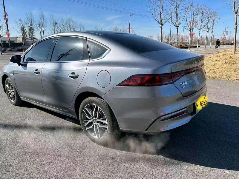 重庆22年比亚迪秦5