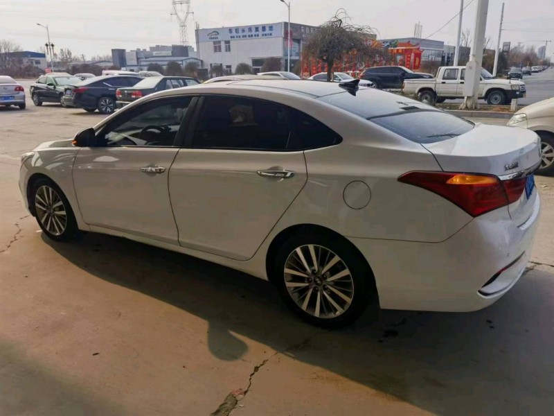 保定18年现代名图5