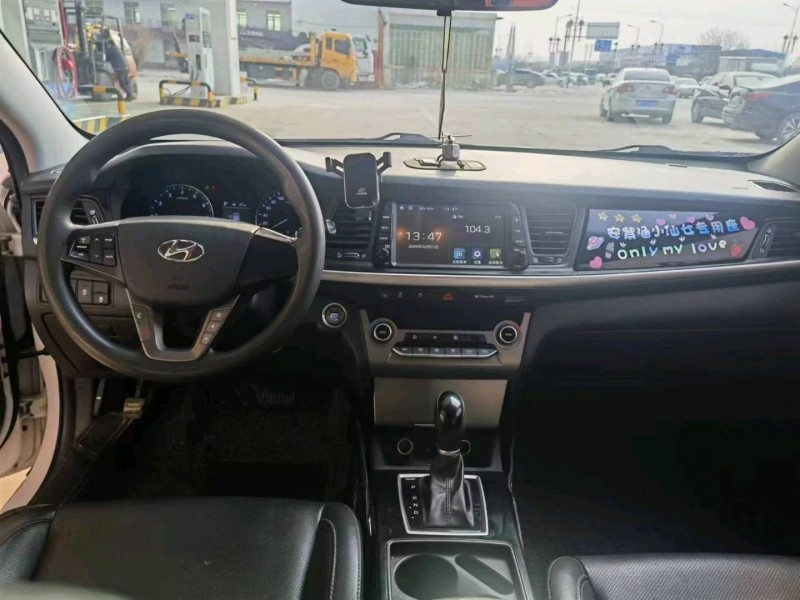 保定18年现代名图7