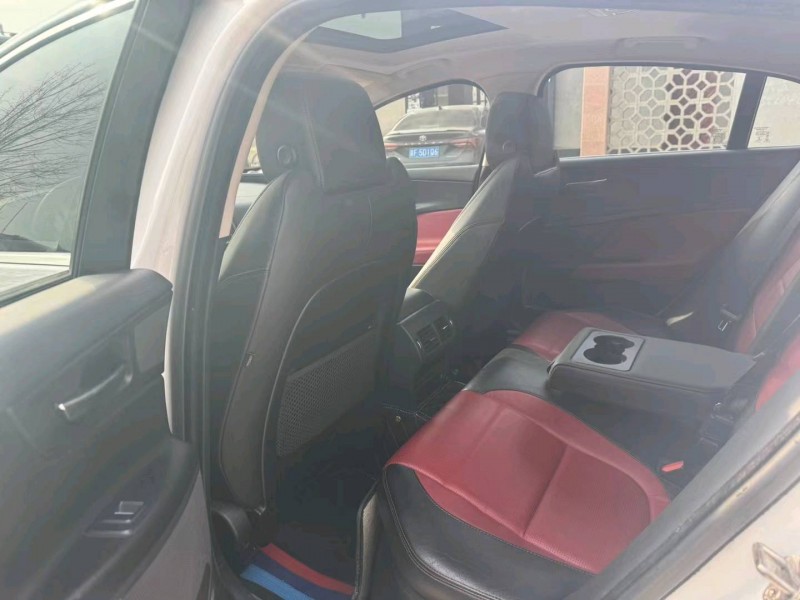 保定16年捷豹XE6