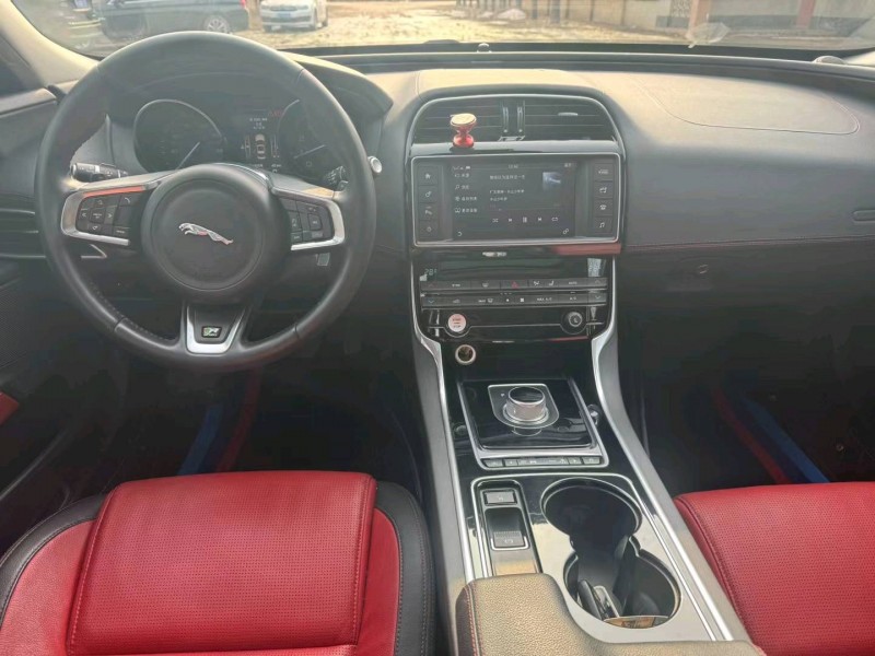 保定16年捷豹XE7