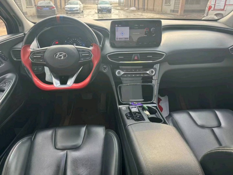 保定19年现代新胜达4