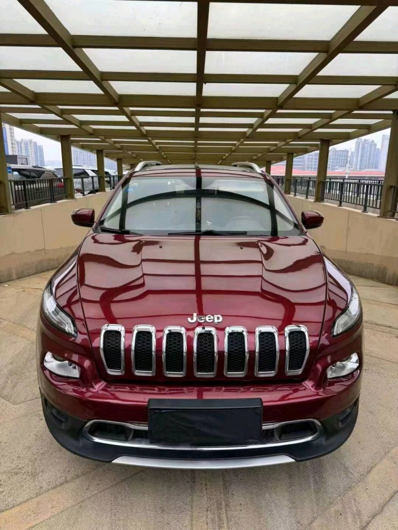 苏州17年Jeep自由光1