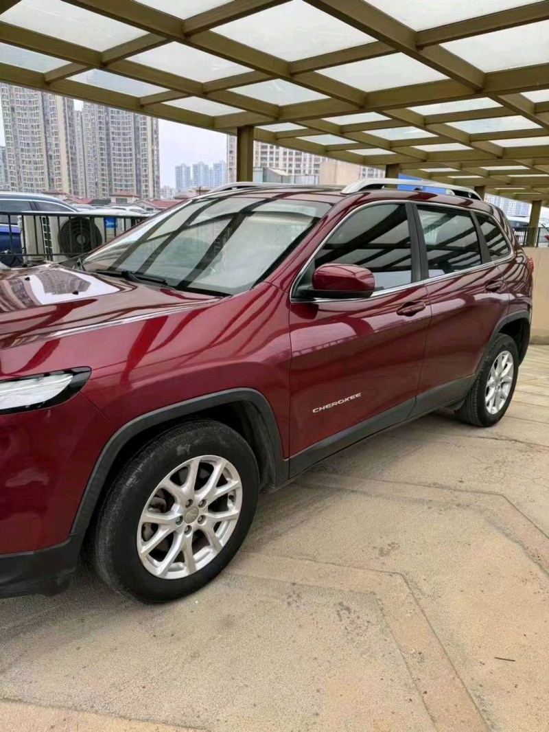 苏州17年Jeep自由光3