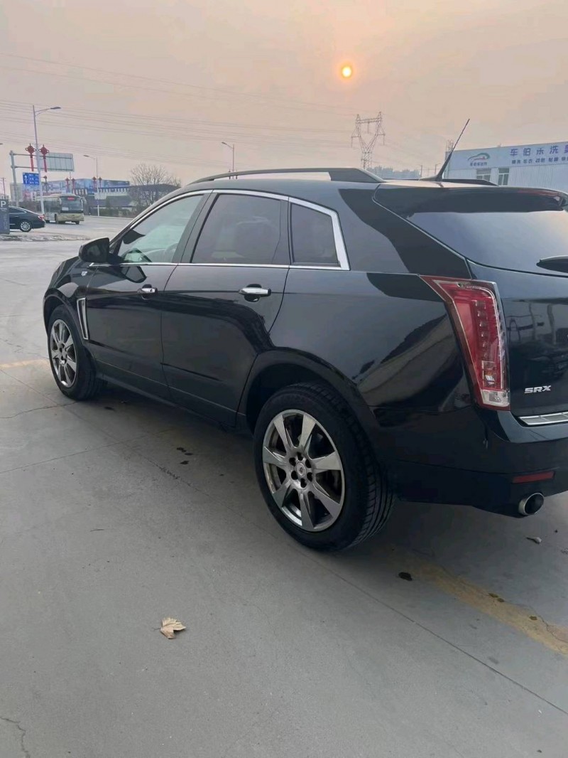 保定13年凯迪拉克SRX8