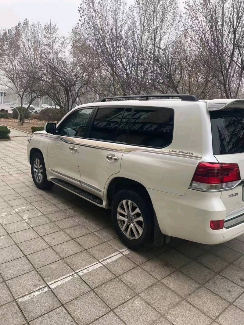 东营16年丰田兰德酷路泽4