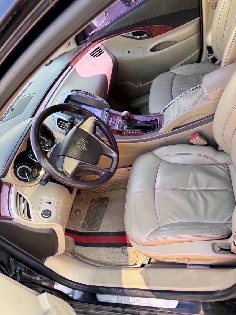 东营13年别克君越9