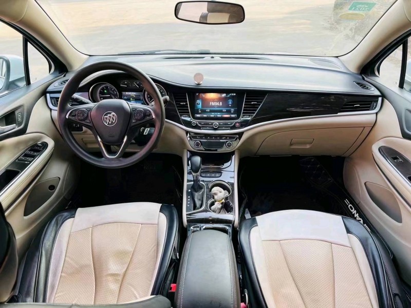 东营17年别克威朗9