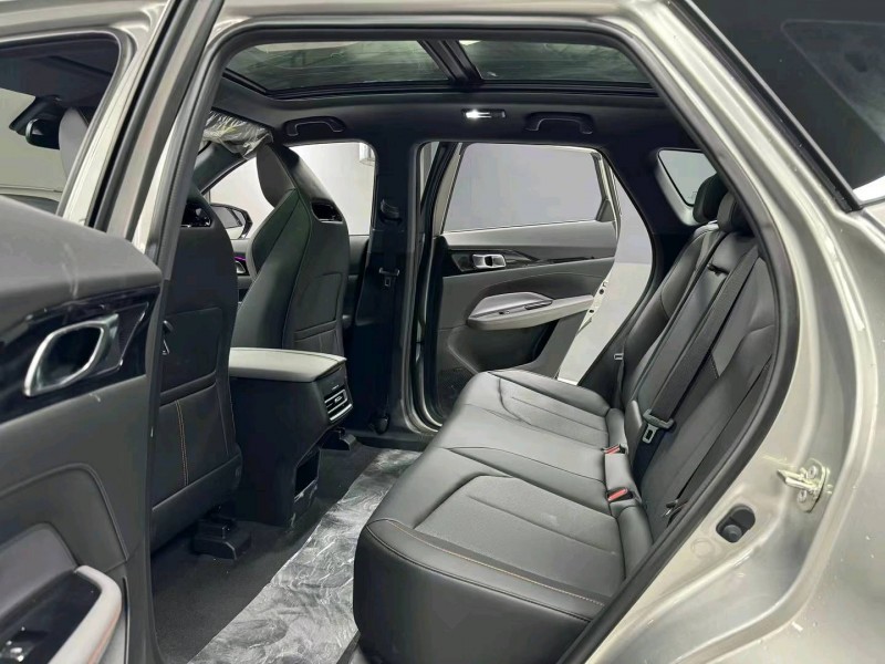 成都23年长安汽车欧尚8