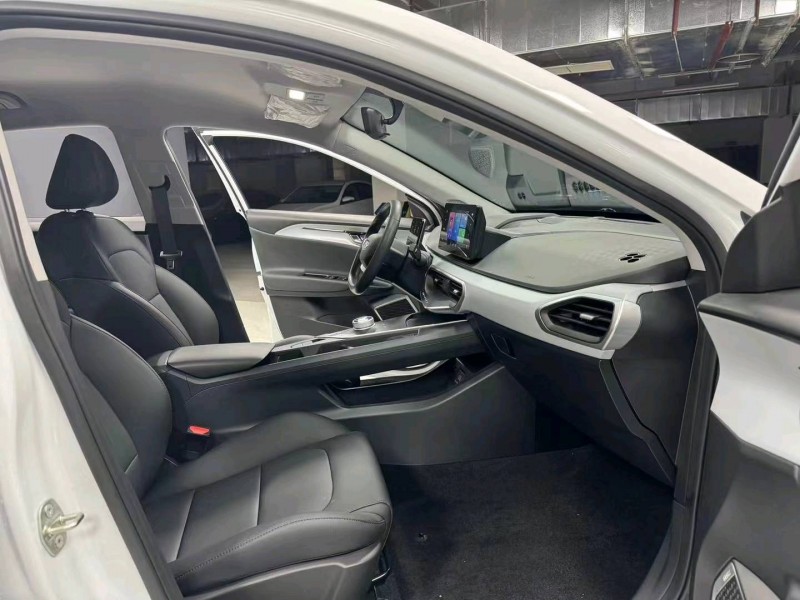 成都24年吉利几何7