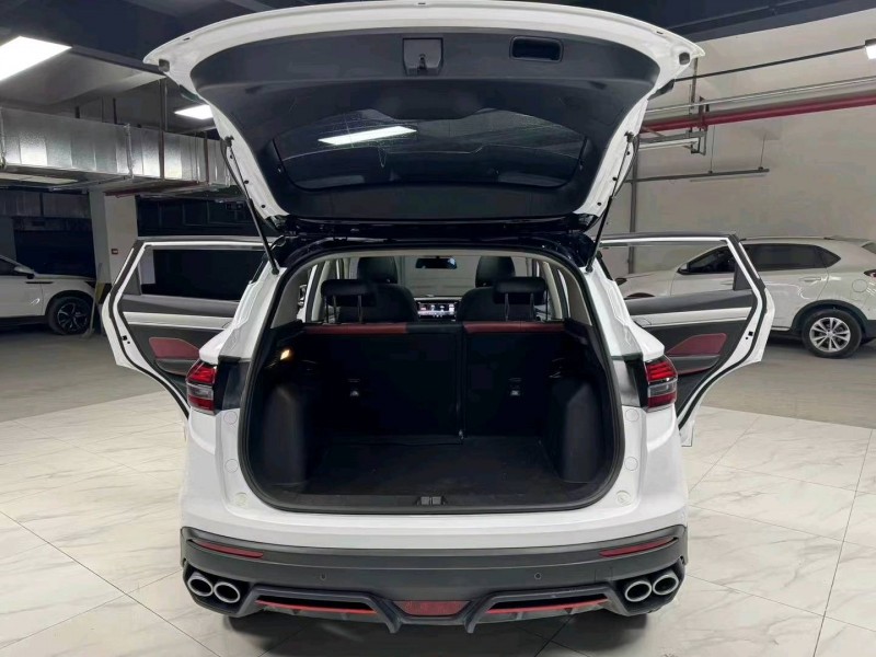 成都22年吉利缤越5