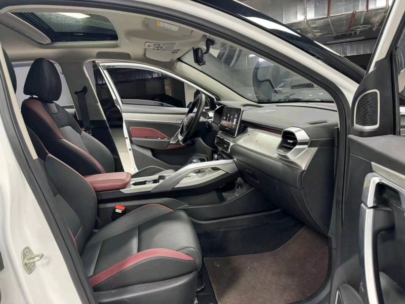 成都22年吉利缤越7