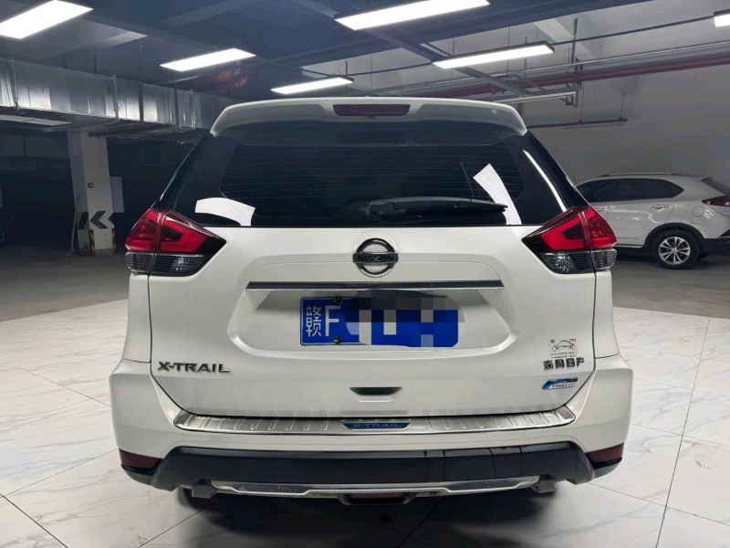 成都18年日产奇骏8