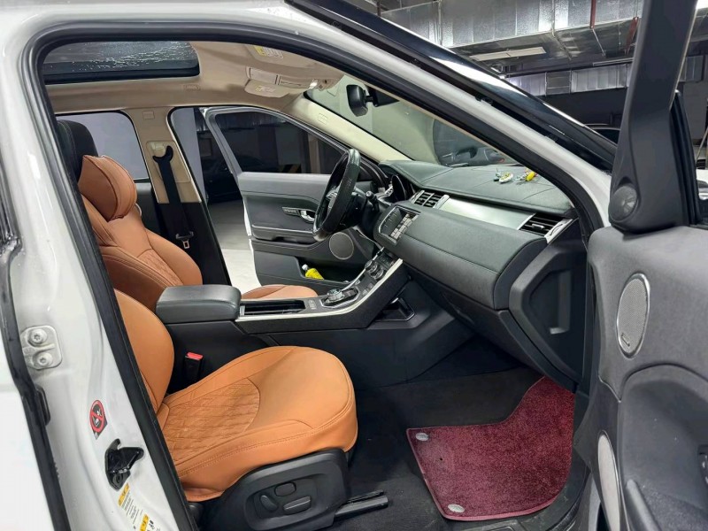 成都16年路虎极光3