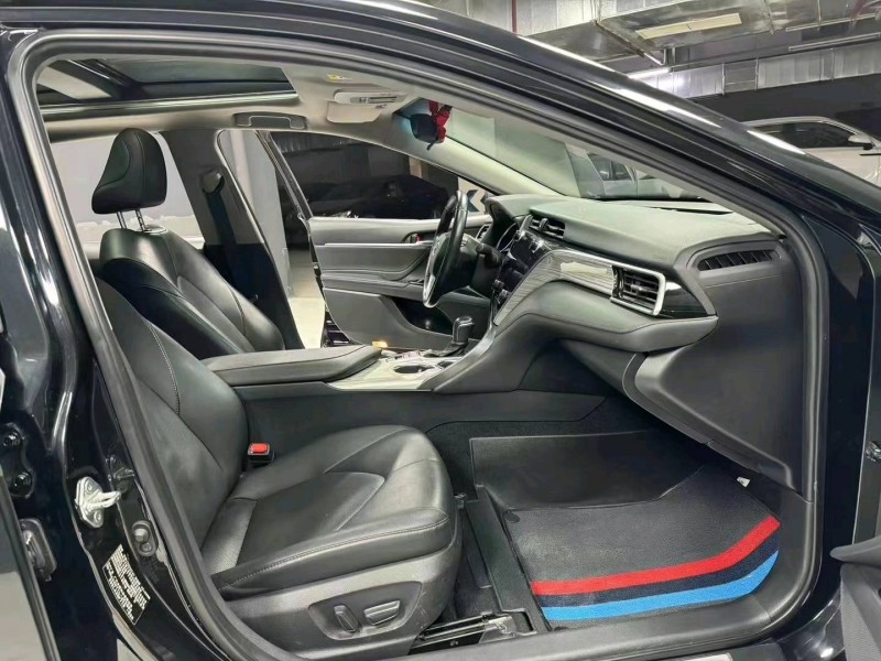 成都19年丰田凯美瑞7