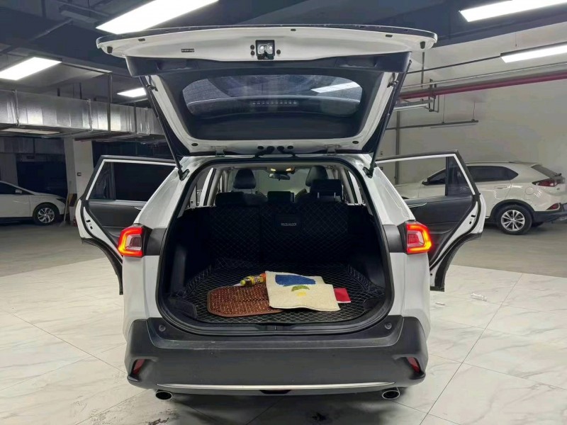 成都20年丰田威兰达5