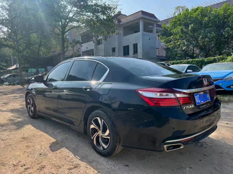 汕头18年本田雅阁8