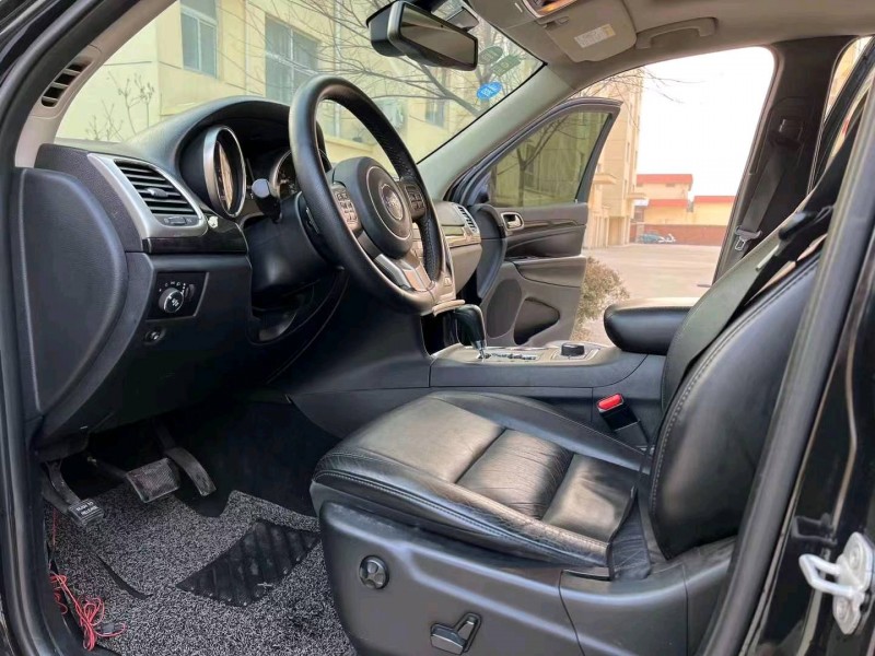 徐州13年Jeep大切诺基8