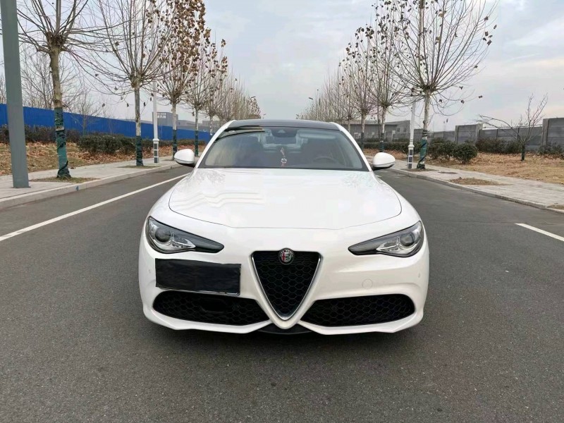 徐州21年阿尔法·罗密欧Giulia1