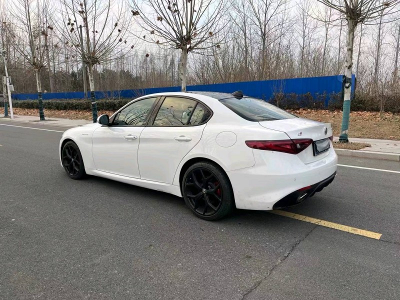 徐州21年阿尔法·罗密欧Giulia7