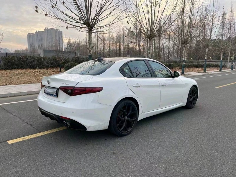 徐州21年阿尔法·罗密欧Giulia8