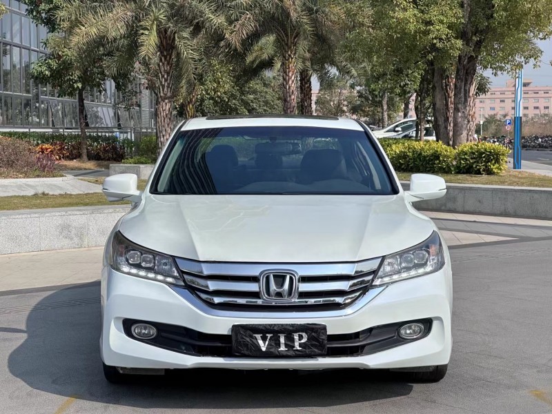 东莞16年本田雅阁1