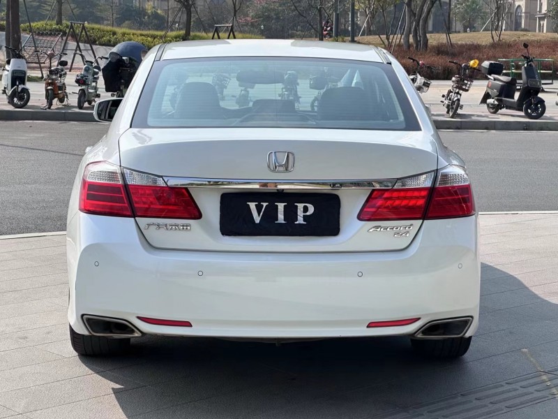 东莞16年本田雅阁9