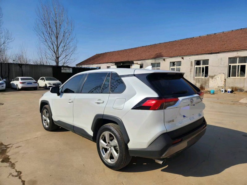 东营22年丰田RAV4荣放4