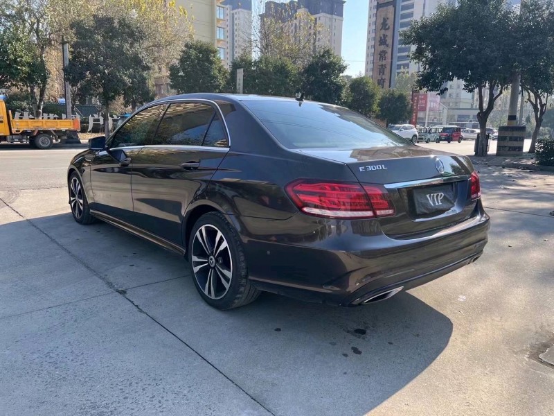 济宁14年奔驰E8