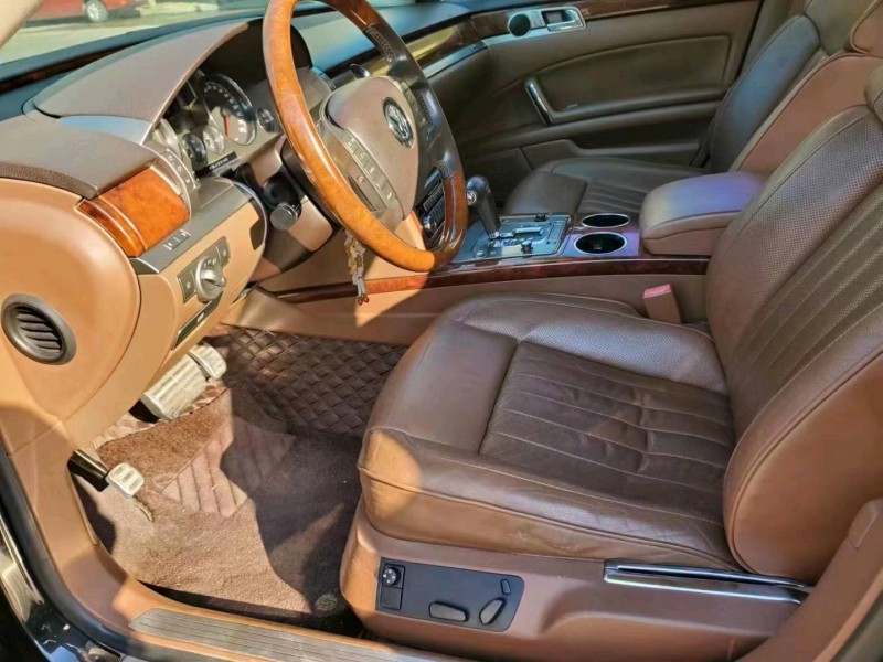 济宁13年大众辉腾5