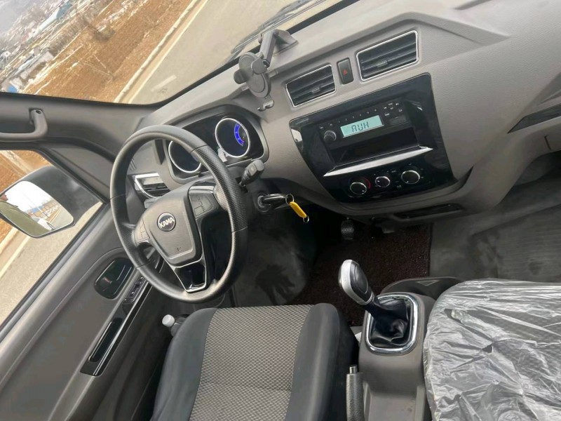 青島23年凱馬汽車銳捷EM268