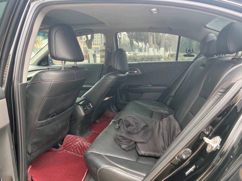 济宁18年本田雅阁5