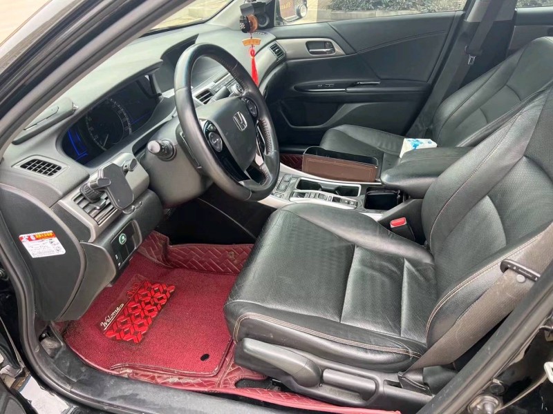 济宁18年本田雅阁6