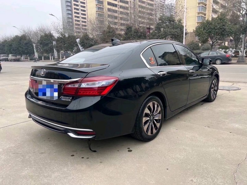 济宁18年本田雅阁7