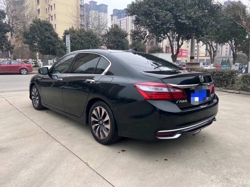 济宁18年本田雅阁8