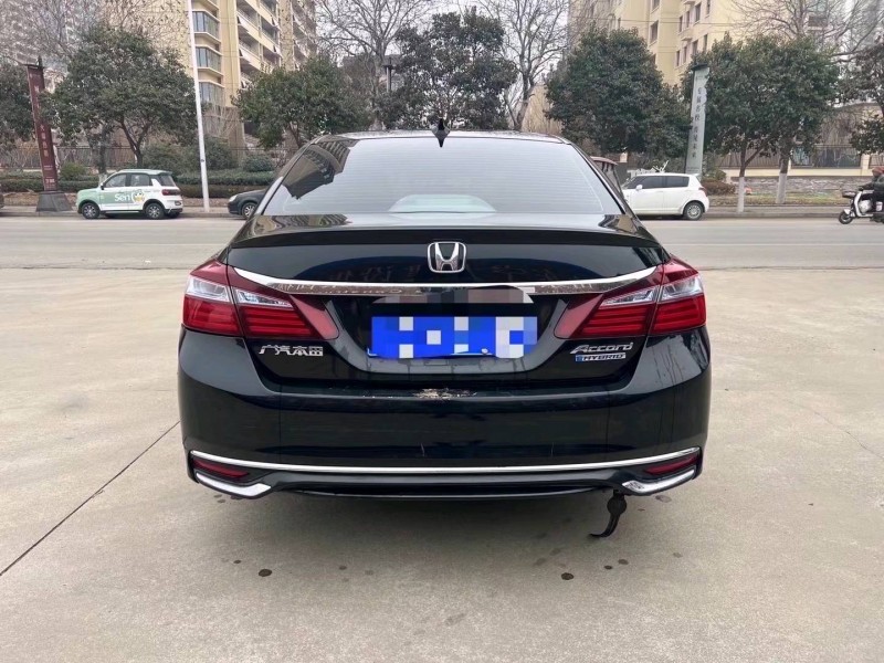 济宁18年本田雅阁9