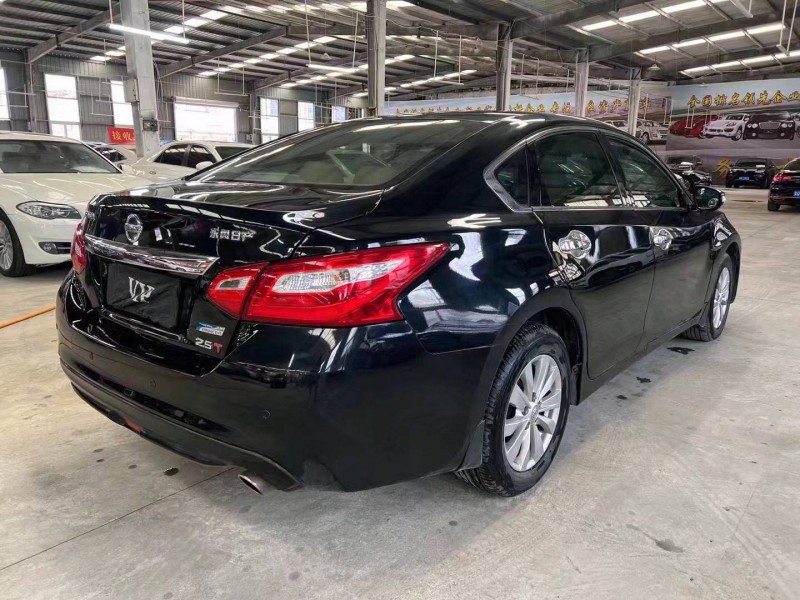 济宁19年日产天籁7