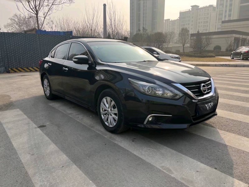 济宁16年日产天籁2