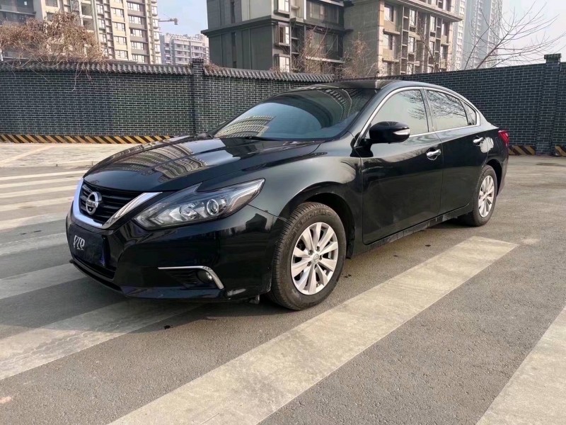 济宁16年日产天籁3