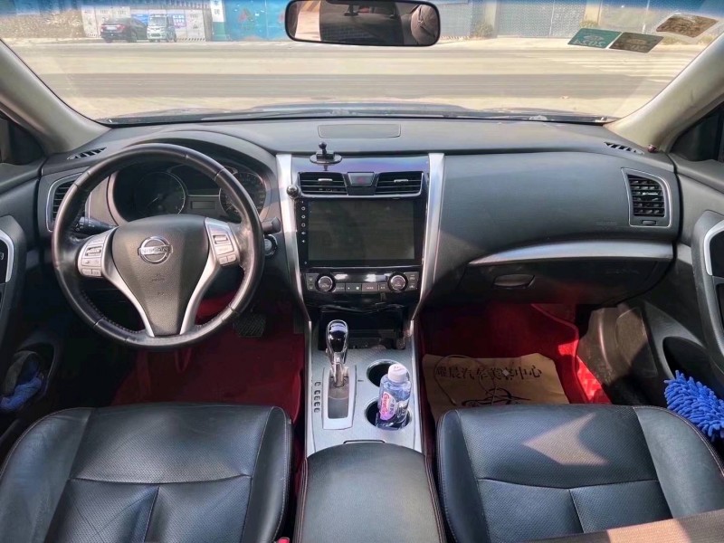 济宁16年日产天籁4