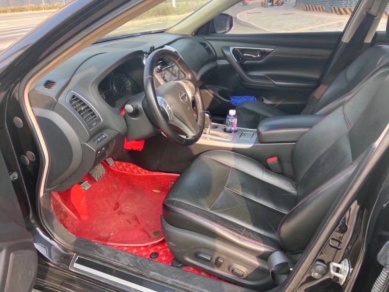 济宁16年日产天籁5