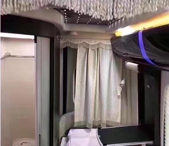 济宁14年奔驰斯宾特4