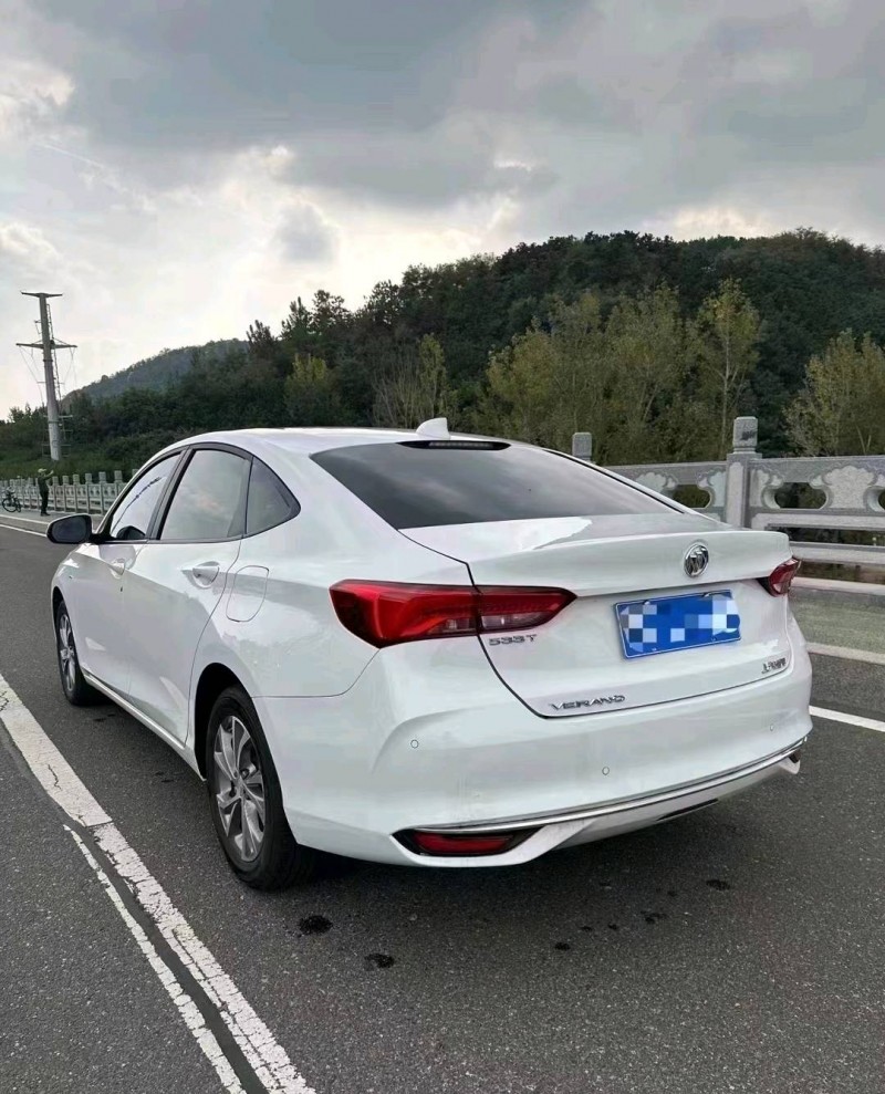 东营23年别克威朗4