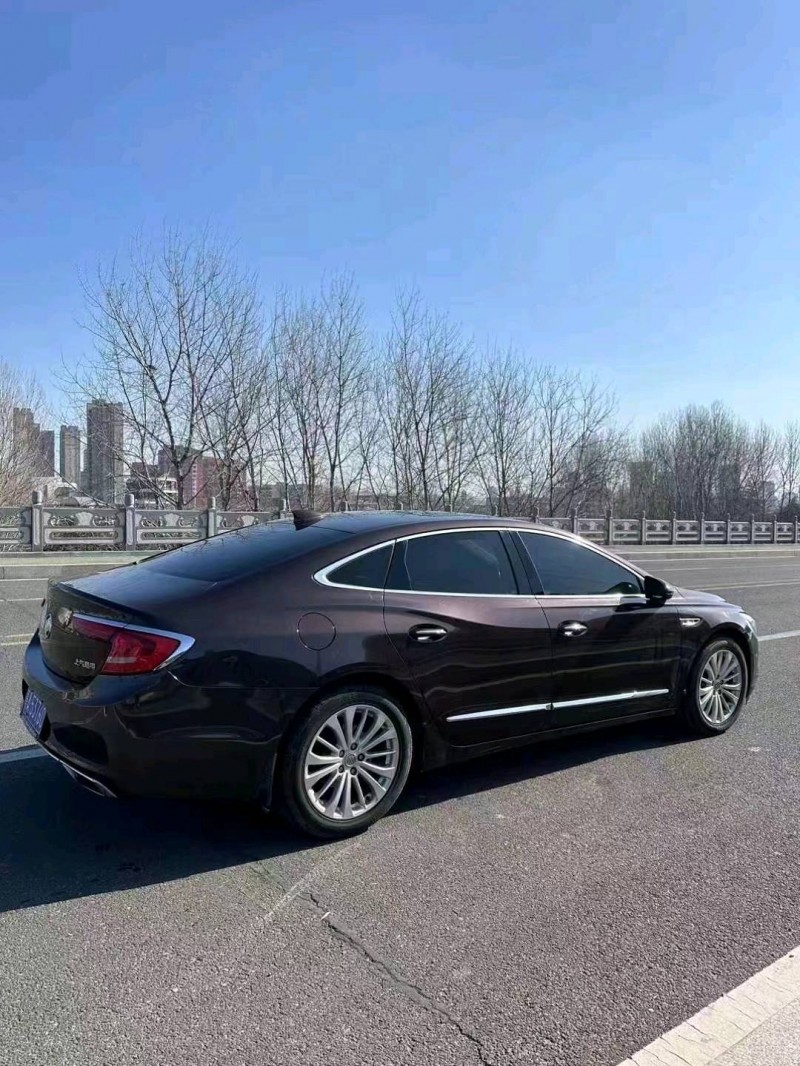 枣庄17年别克君越8