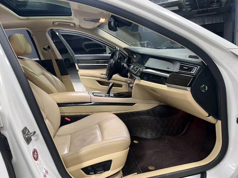 成都11年宝马7系4