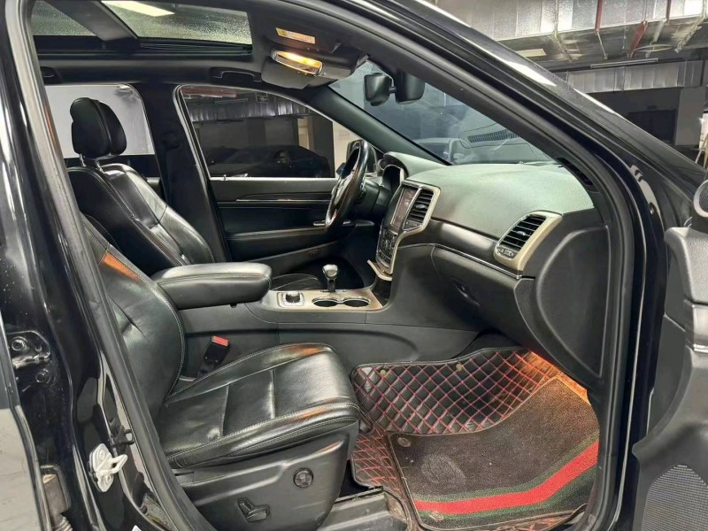 成都15年Jeep大切诺基5