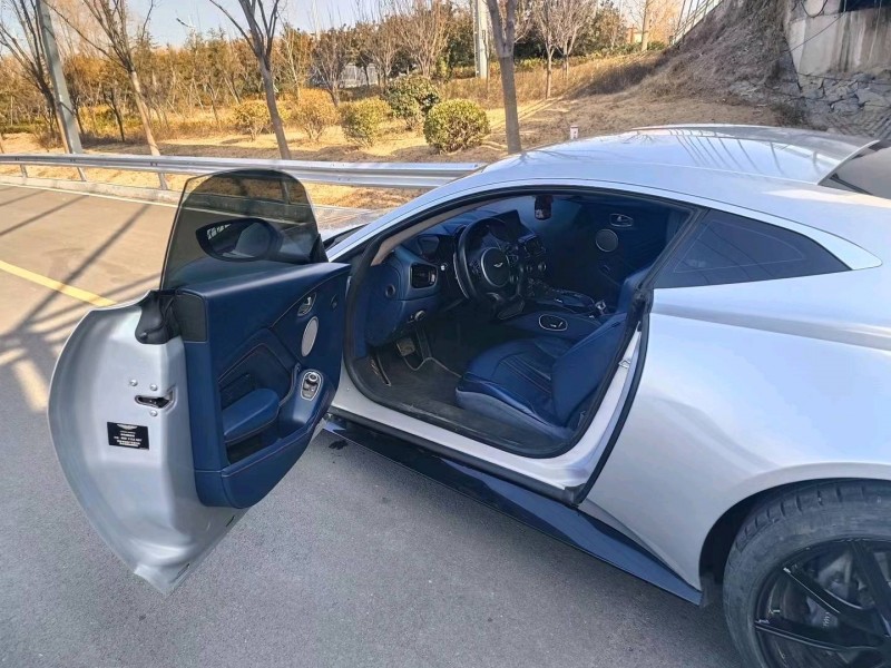 潍坊19年阿斯顿·马丁V8 Vantage4
