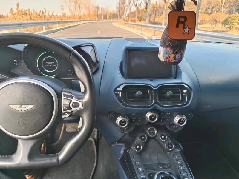 潍坊19年阿斯顿·马丁V8 Vantage5