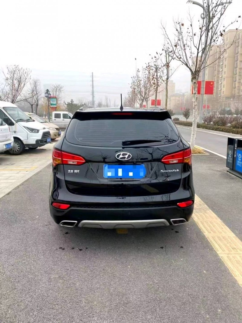 东营13年现代新胜达4