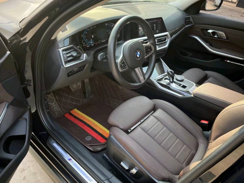 保定20年宝马5系8